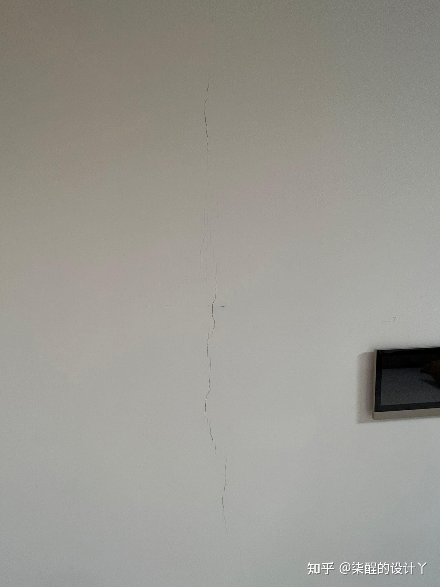 新房精装修墙体墙面裂缝修了两次结果是墙体开裂怎么办?
