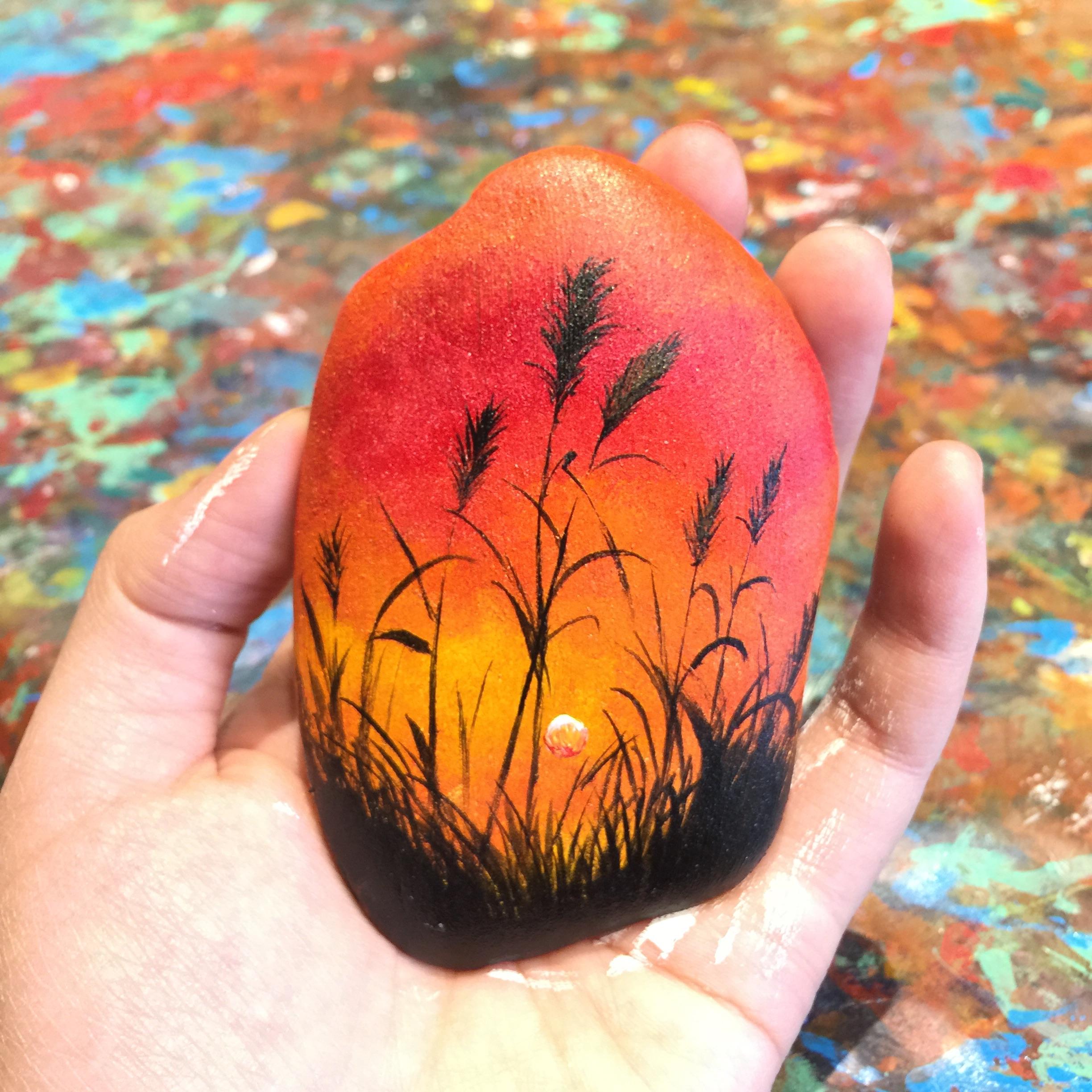 在石头上画画应该用什么画笔和颜料