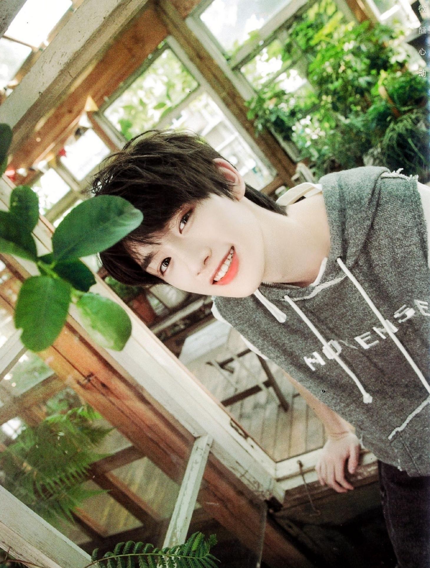 能分析一下丁程鑫的长相吗,你觉得哪个时期的他最好看? - 知乎