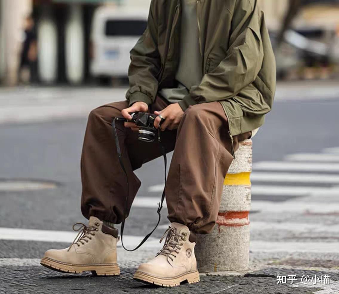 穿大黄靴搭配什么衣服好看