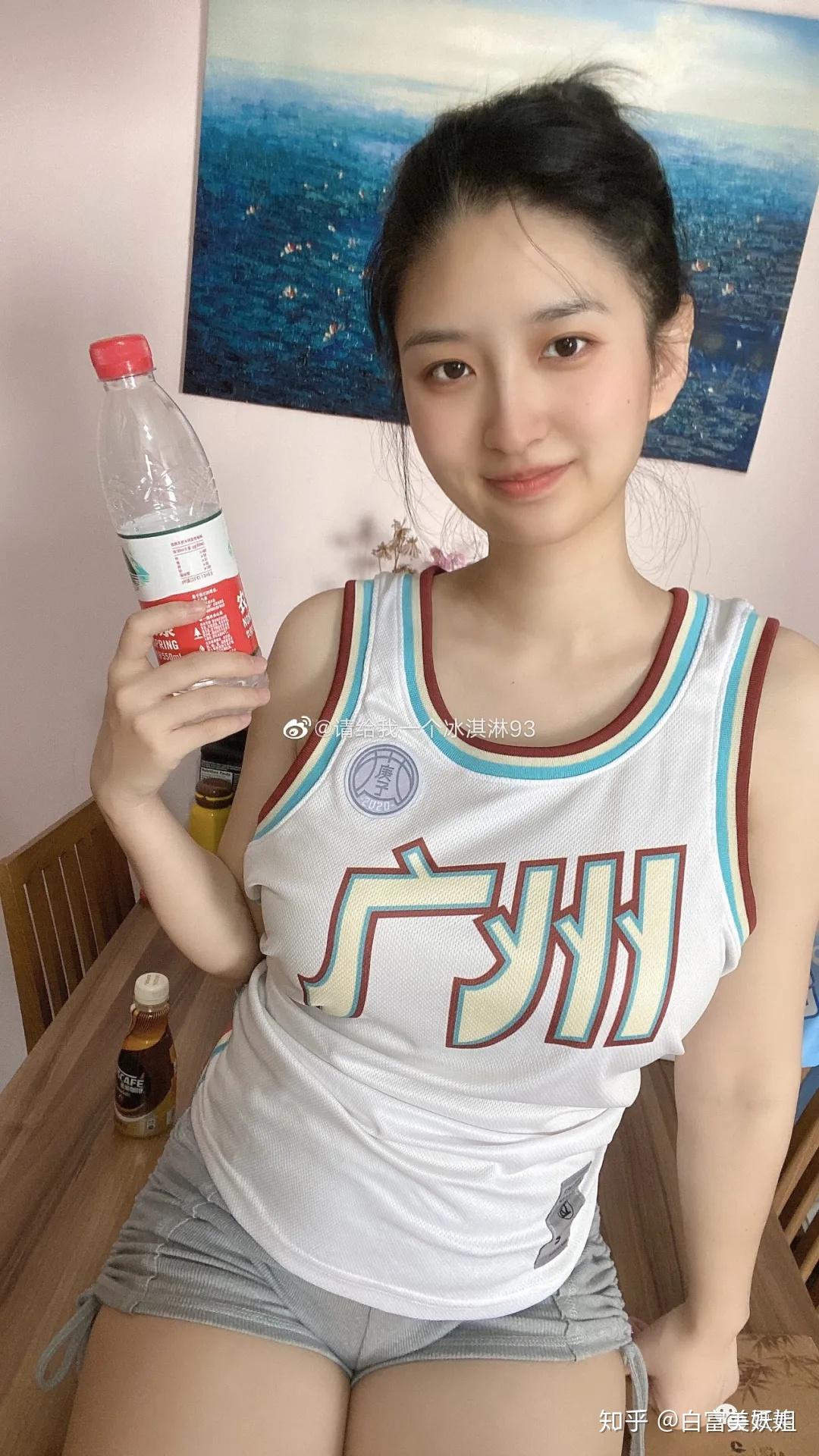 如何看待虎扑女神「请给我一个冰淇淋」最近爆火的现象? - 知乎