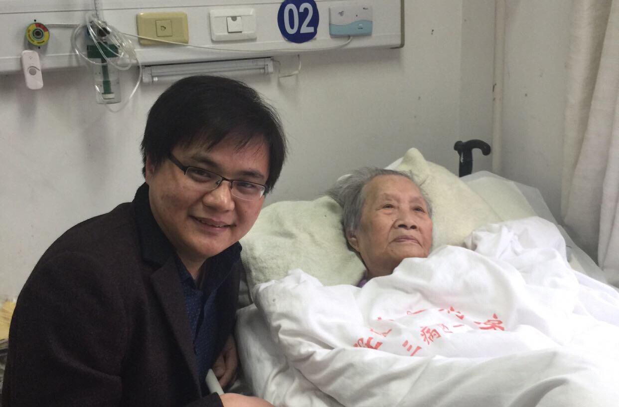 如何评价回婉华艺术特点