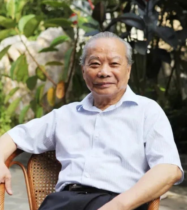 中国首届陶瓷艺术大师陆如瓷坛当代声名显赫的青花代表人物