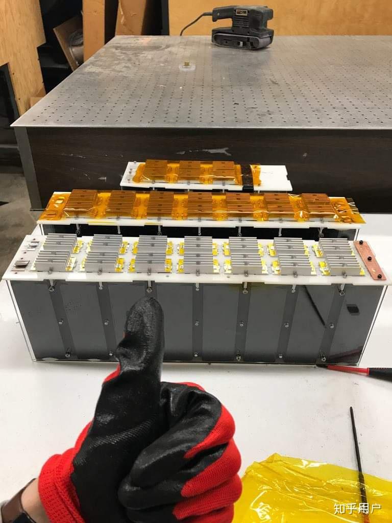 国内大学生电动方程式赛车fsec电池包有采用液冷的例子吗