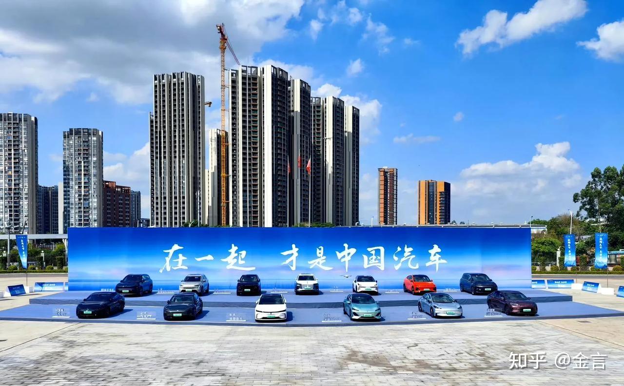 如何评价比亚迪第500万辆新能源汽车发布会场外摆放13辆自主品牌新