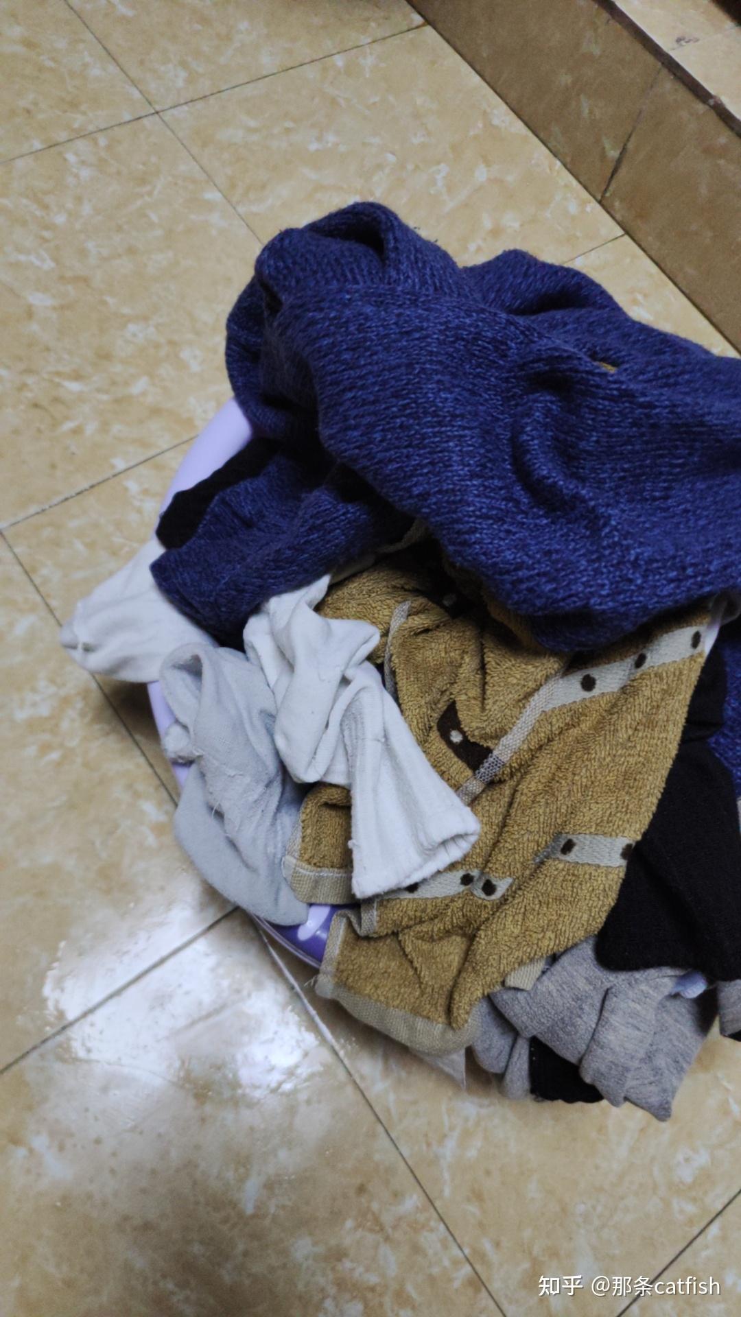 骂在公共洗衣机里洗袜子的人为什么敢吃堂食不怕得病吗