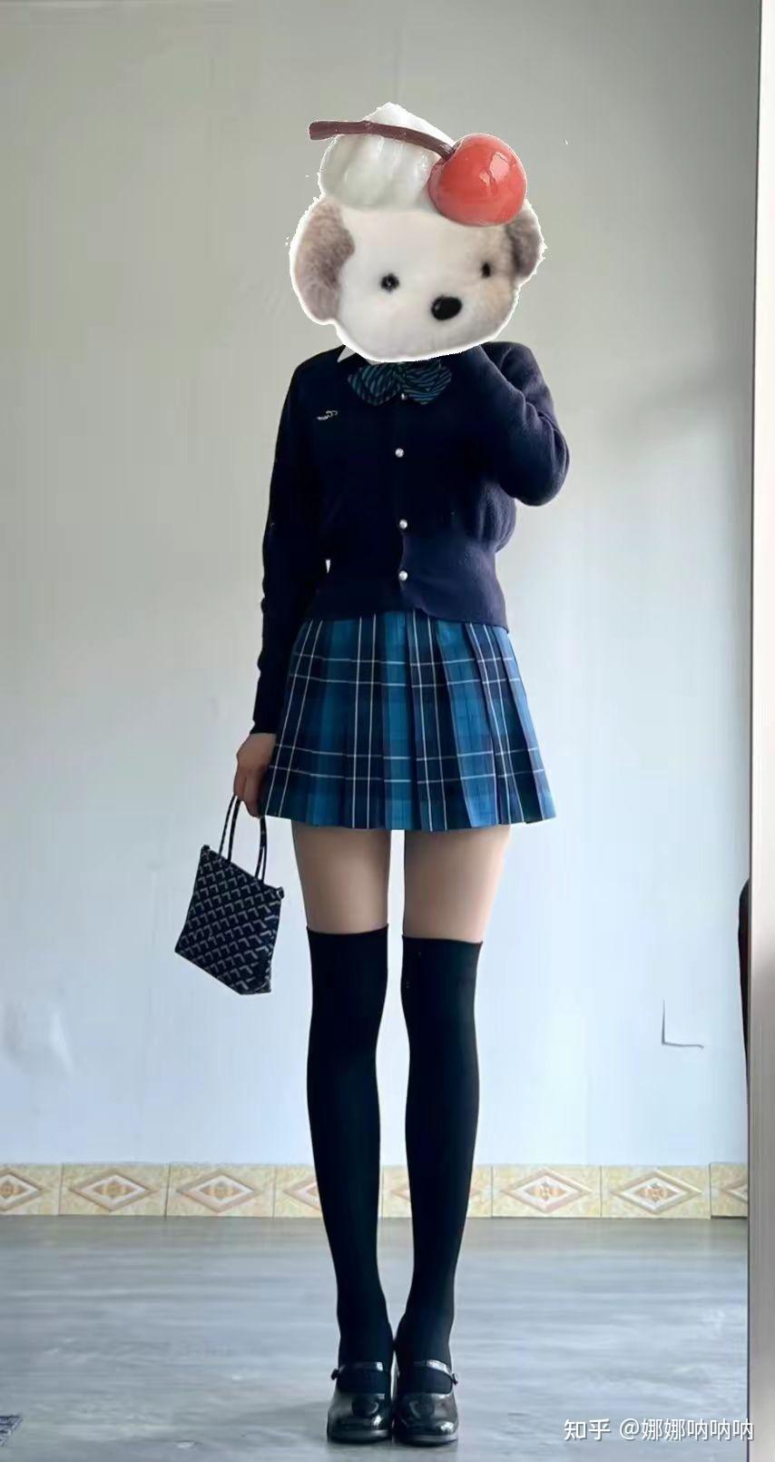 话说大家见到穿jk制服的小姐姐然后大热天穿半膝袜会觉得奇怪吗?