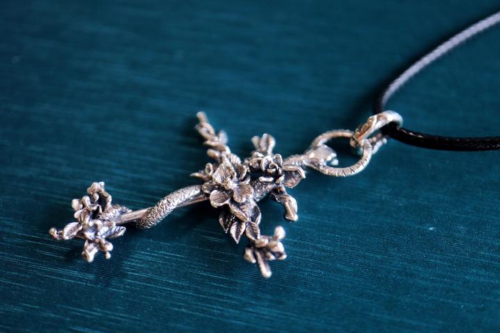 蛇缠上十字架居然代表了这个意思？！ - 知乎