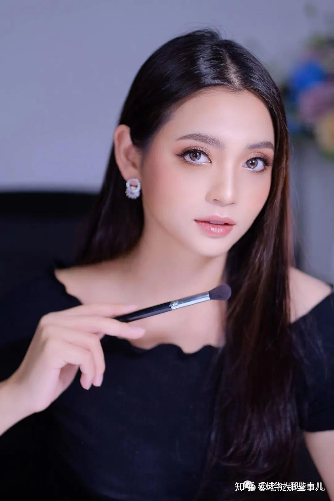 有哪些白人美女有着东方人的细腻五官? - 知乎