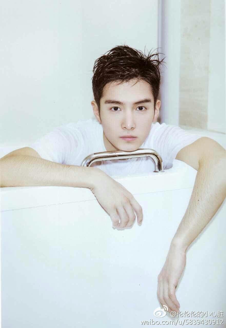 如何看待漂亮的李慧珍中白皓宇总是在抖肩的问题