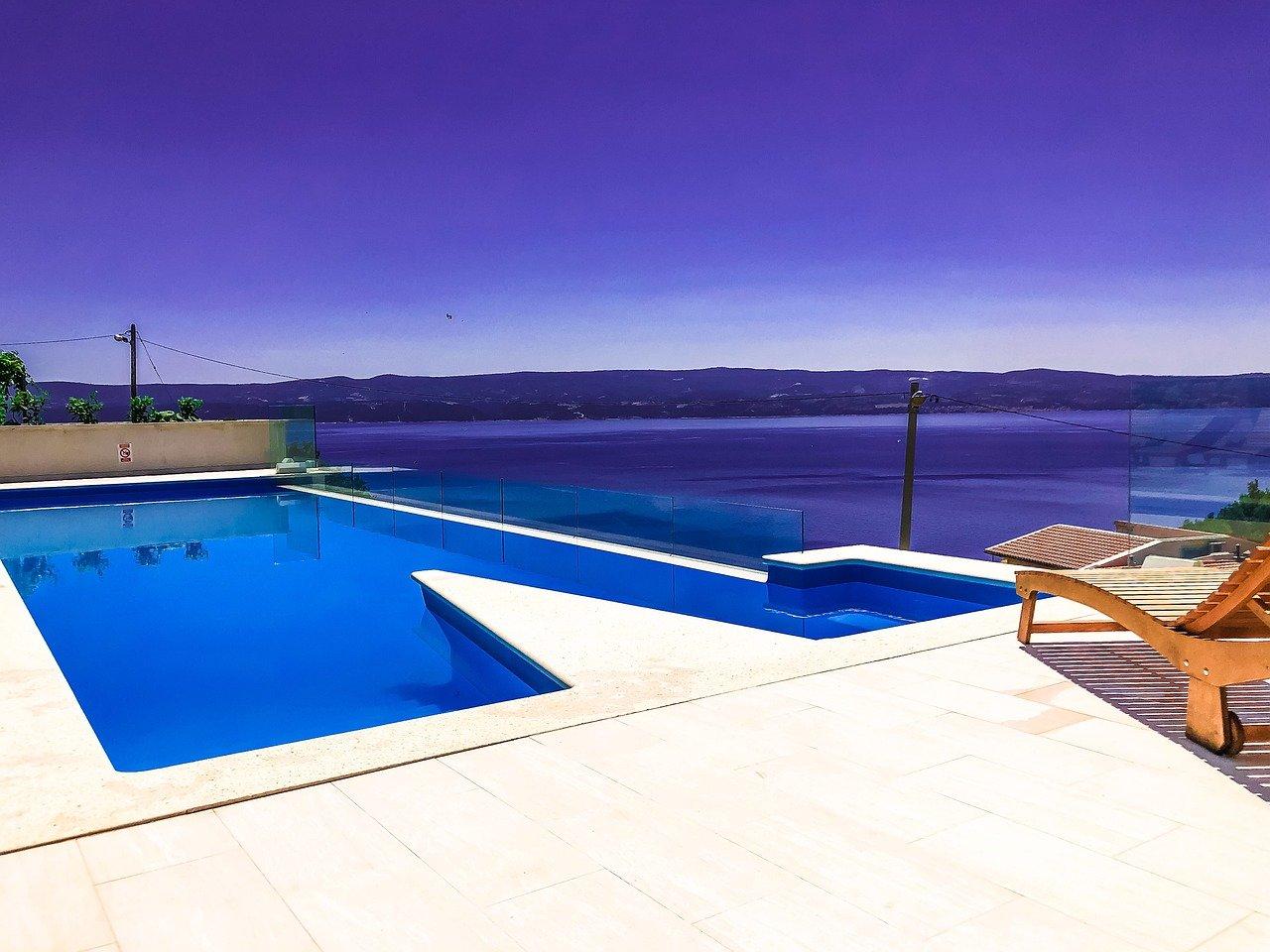 三沙近海泳池房