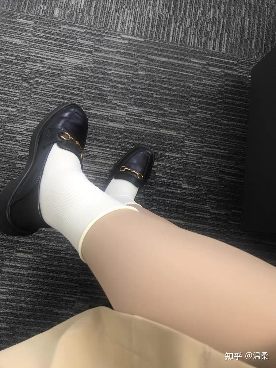 女生喜欢什么颜色的短袜