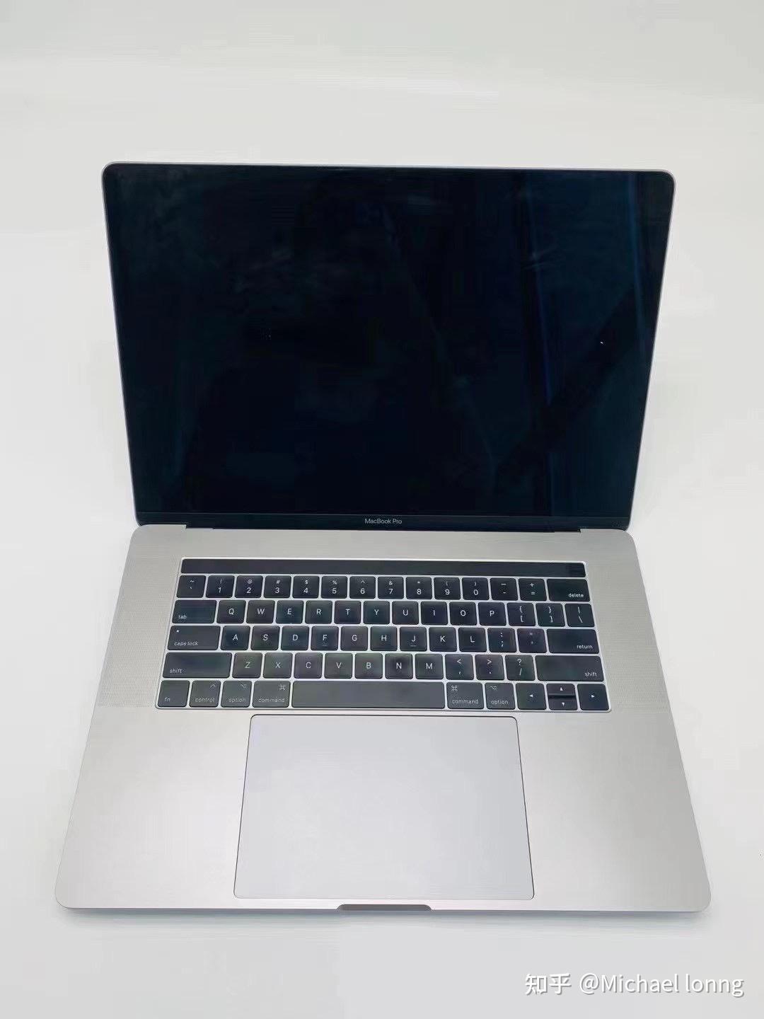 请问这个macbookairm1是什么颜色我在官网上买的是银色为什么收到后