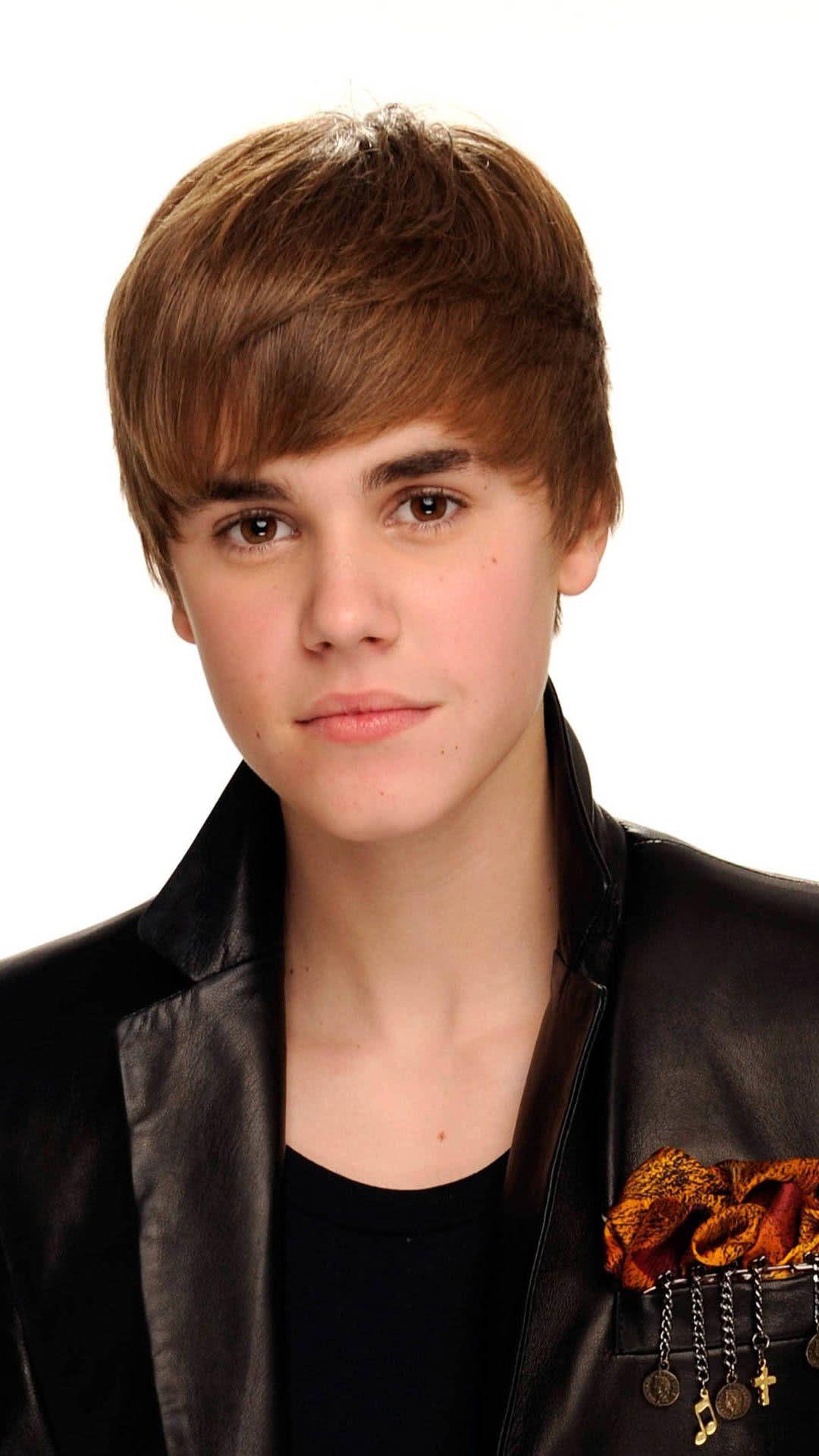 求贾斯汀比伯小时候的图片无水印的或者颜值巅峰照片