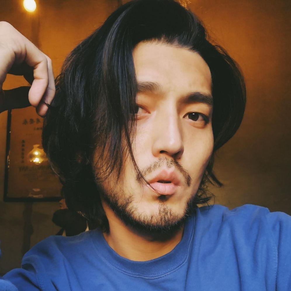 如何评价演员隋咏良的长相