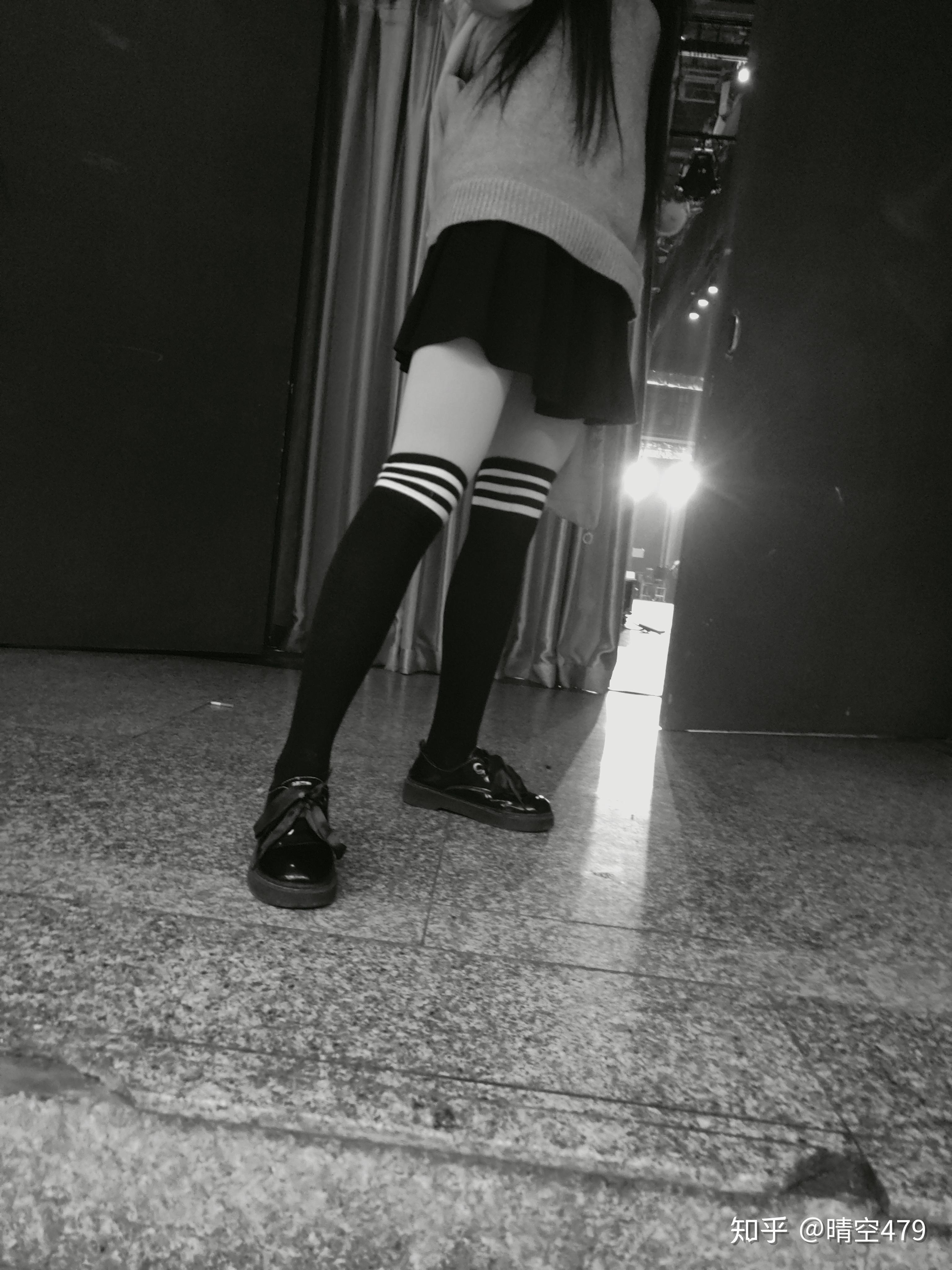 穿jk制服腿粗应该配小腿袜还是过膝袜