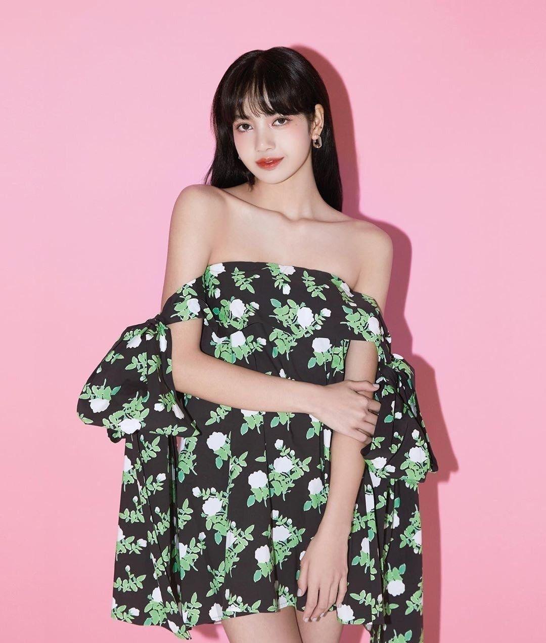 急急和朋友有个争执jennie和lisa谁是直角肩