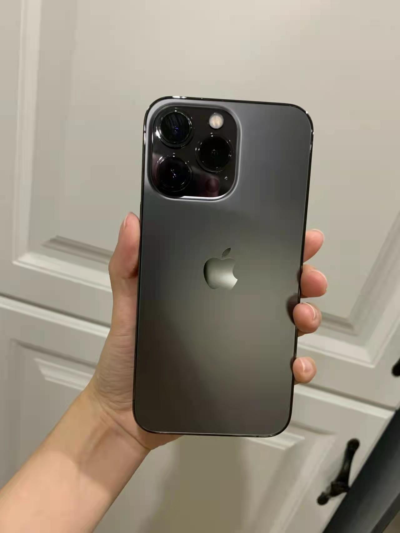 为什么iphone13pro石墨色会比远峰蓝色贵