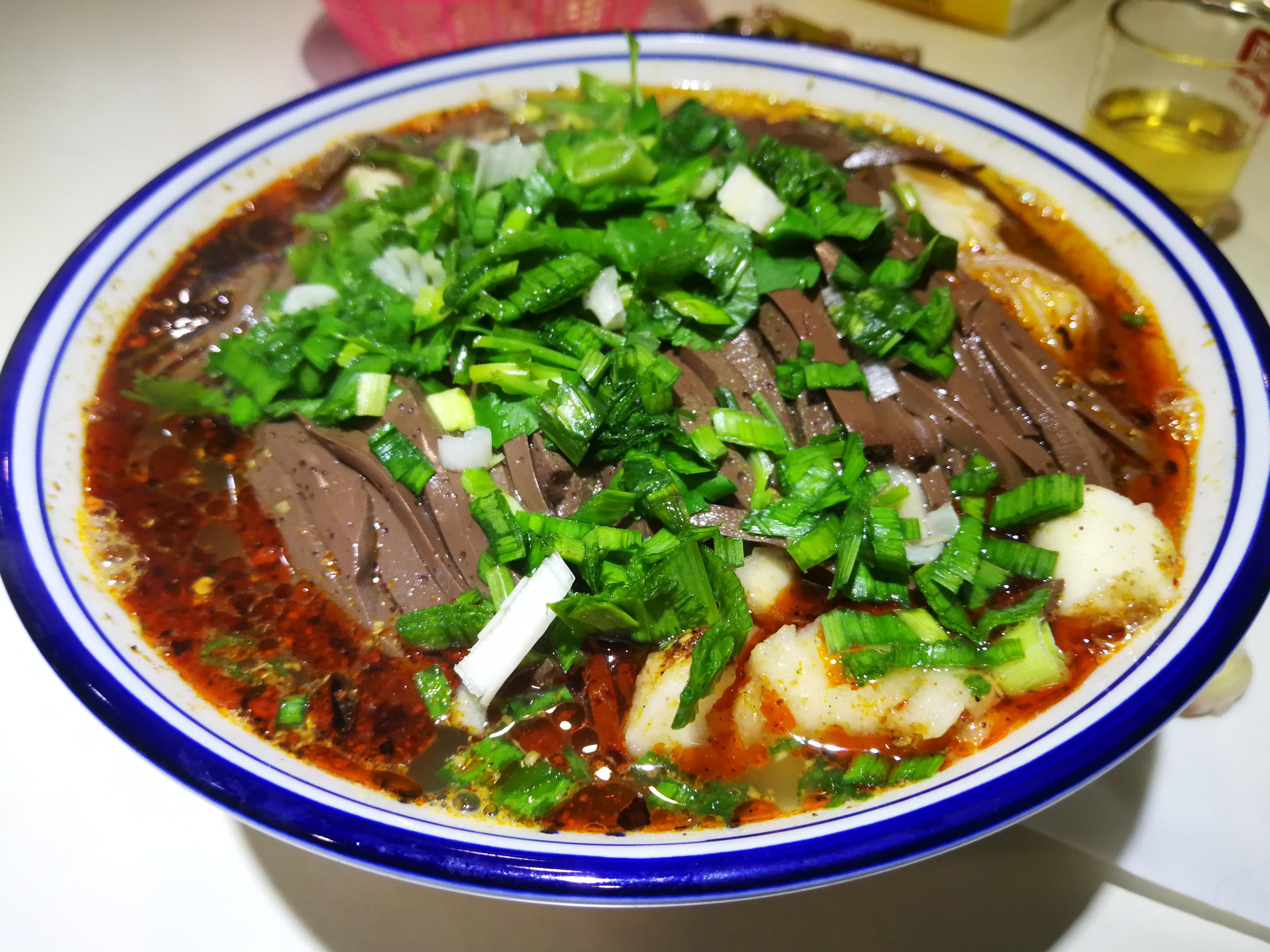 西安城墙根下的小巷子里,大家对西安美食的印象,前往不要局限于回民街
