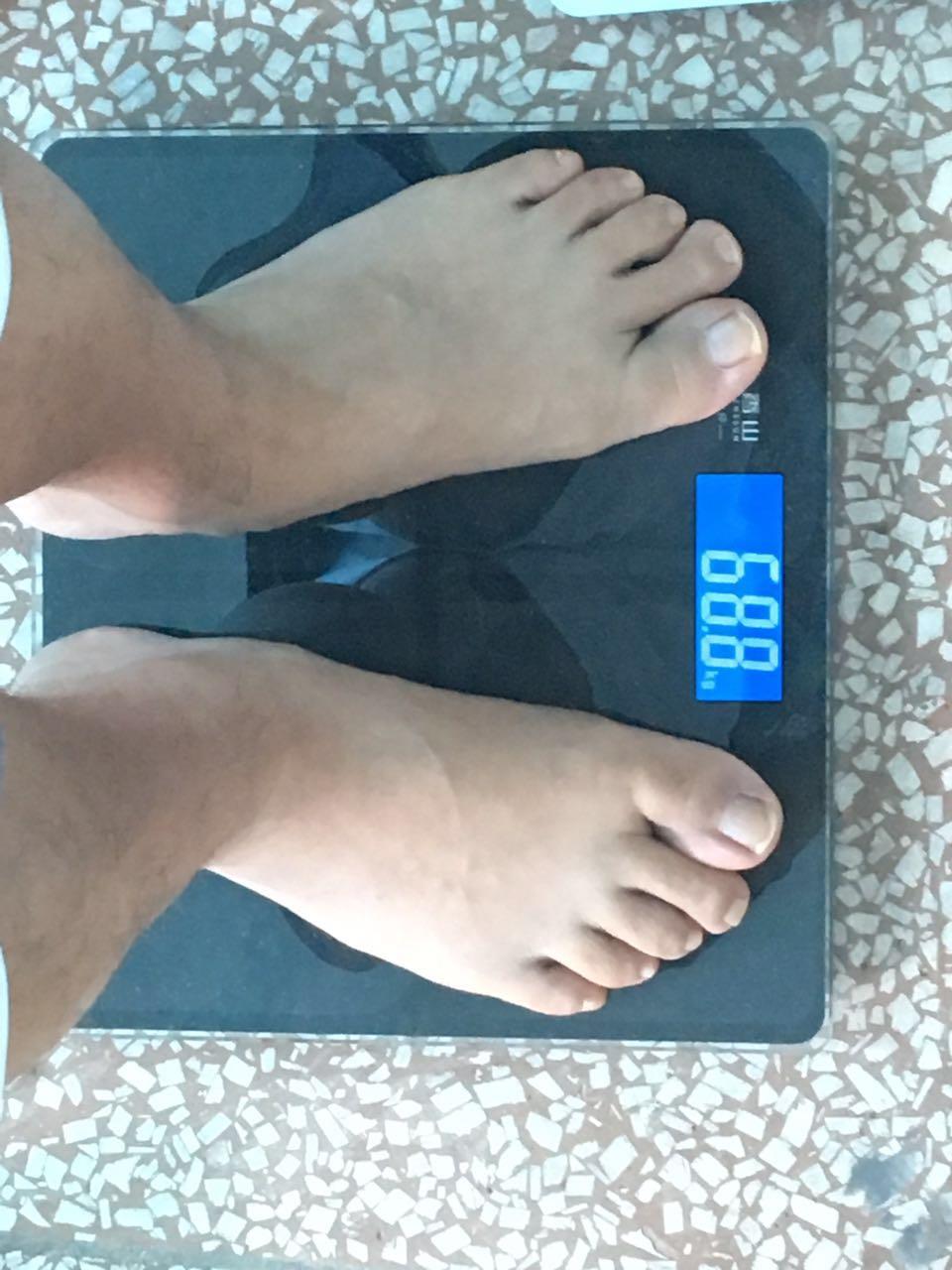 我目前52kg减肥目标体重43kg早上吃一小碗米线中午一碗小米粥下午四点