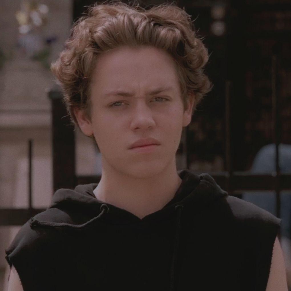 求无耻之徒利普伊恩或者卡尔的壁纸最好是剧照的那种