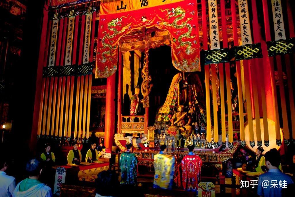 只知道欧美和日本的女巫形象,对本国的巫祝形象竟一无所知.