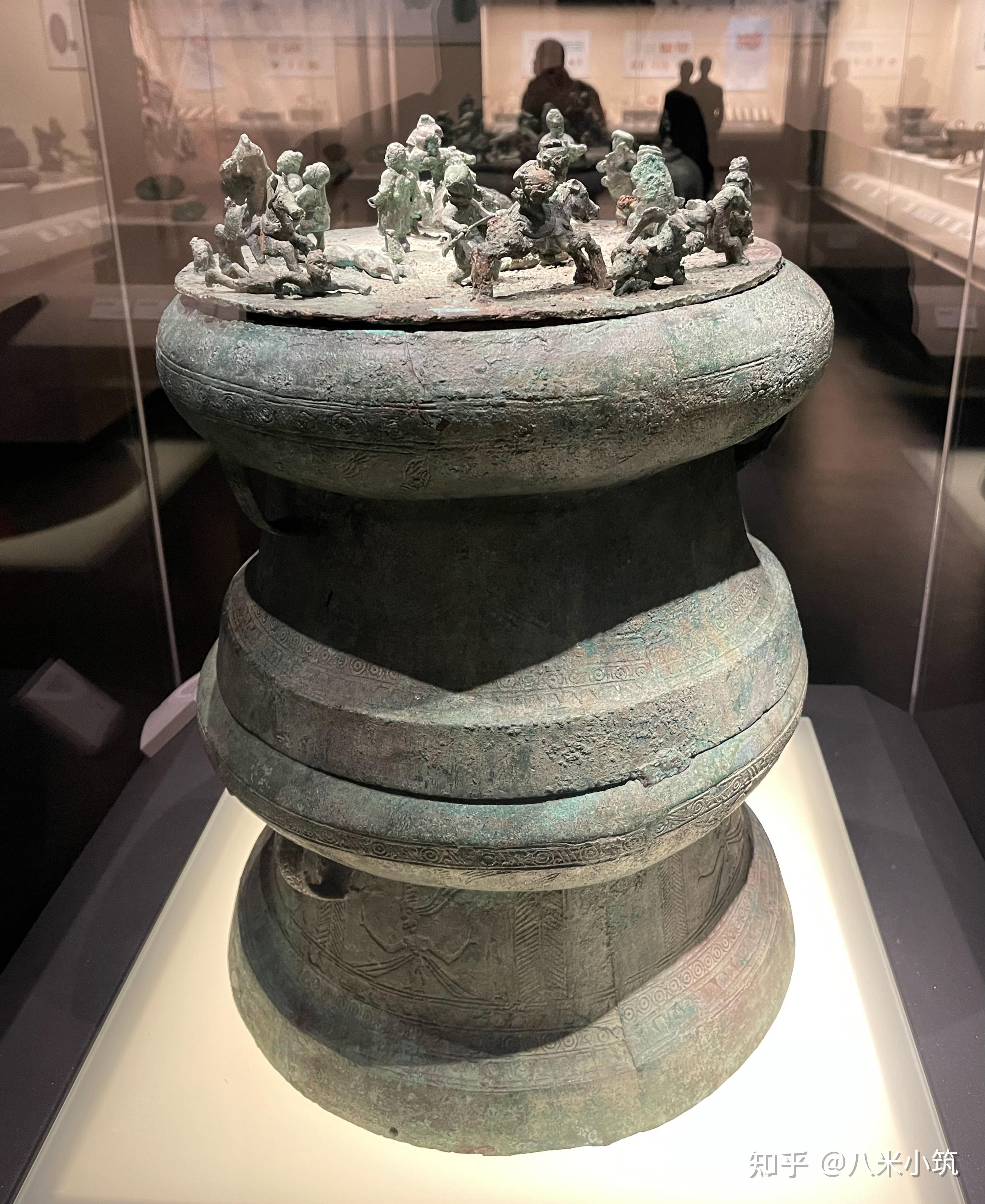 地处云南的古滇国的青铜器有那些独有的特点?