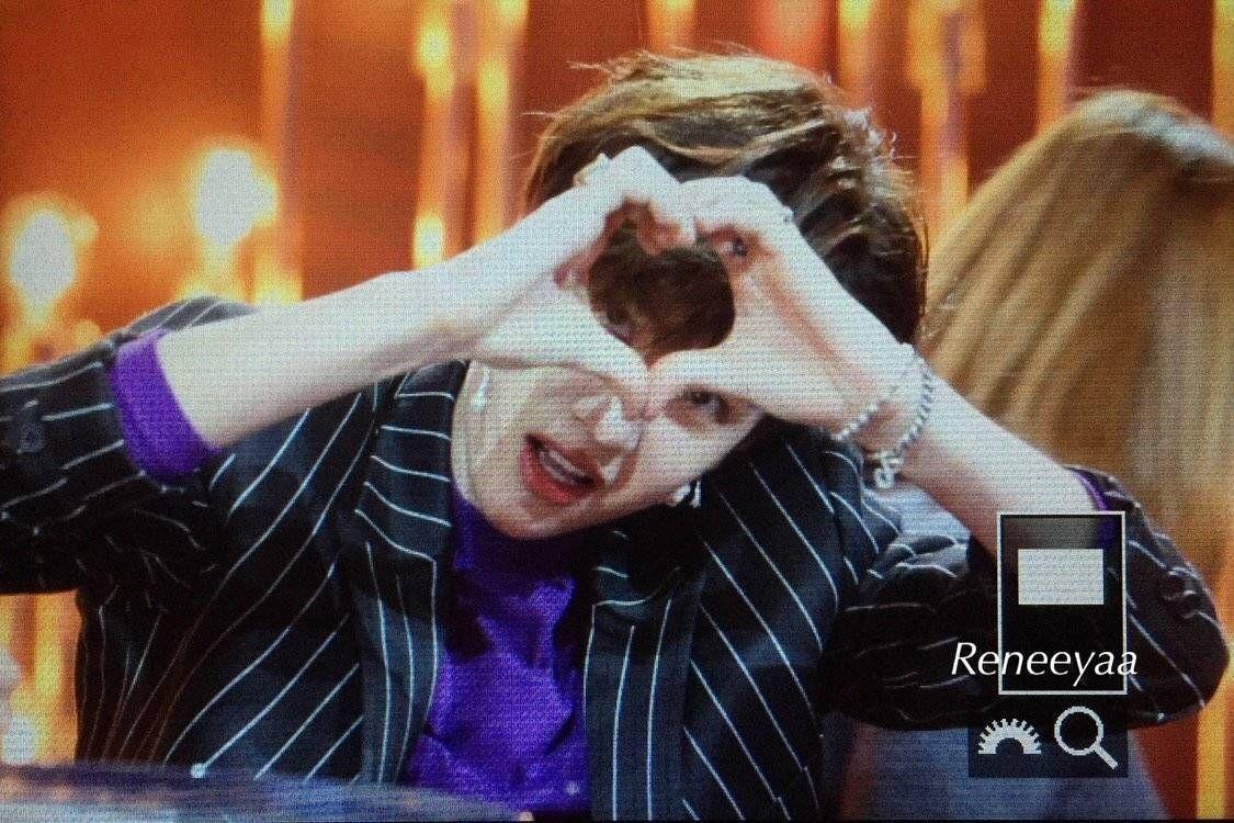 有没有王一博比心的图片呀?