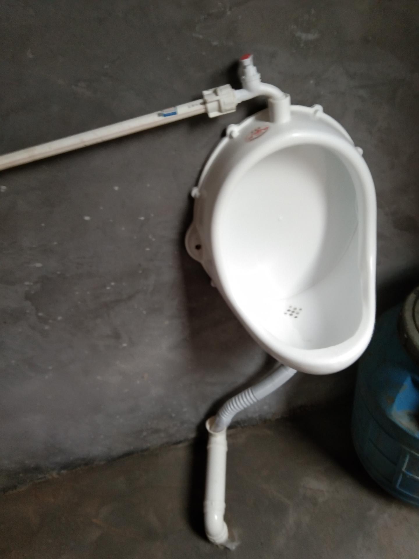 工地挂墙式塑料小便斗