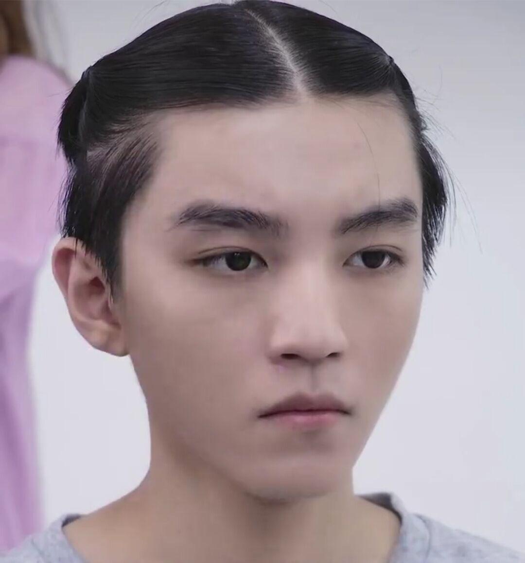 王俊凯的这个头发是怎么特点,我怎么跟理发师说?