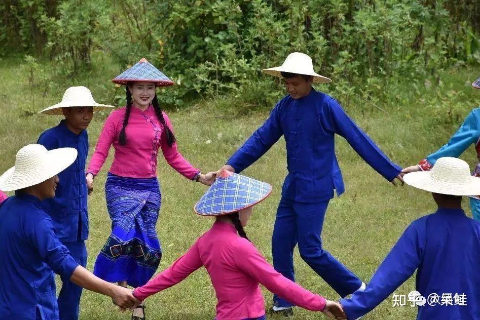 既然果敢族是没有被清统治的汉族,那么果敢族服饰是不就是汉服.