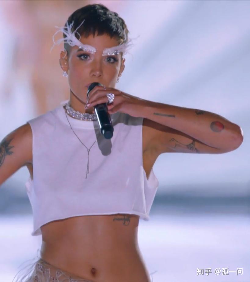 如何评价halsey猴西的长相