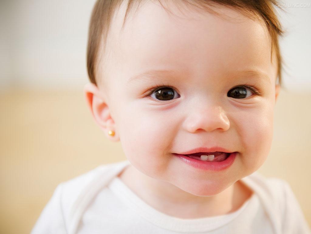 婴儿多久长牙齿是正常的（乳牙发育萌出时间表）-幼儿百科-魔术铺