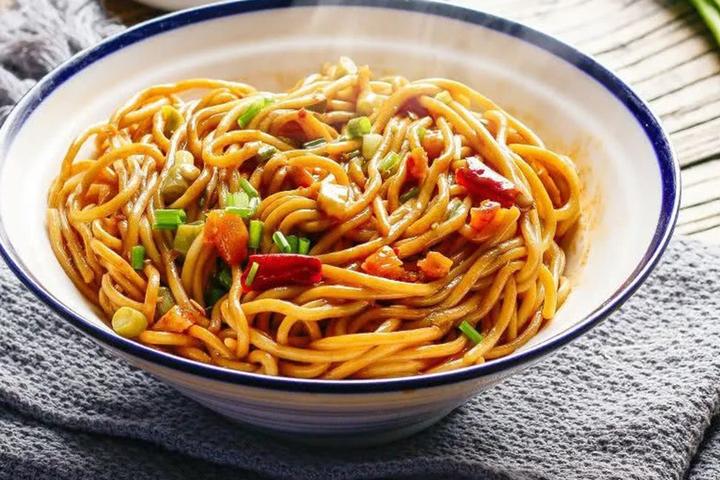 煮面条,最忌开水下锅,30年煮面经验,用这“4招”,筋道滑爽 - 知乎