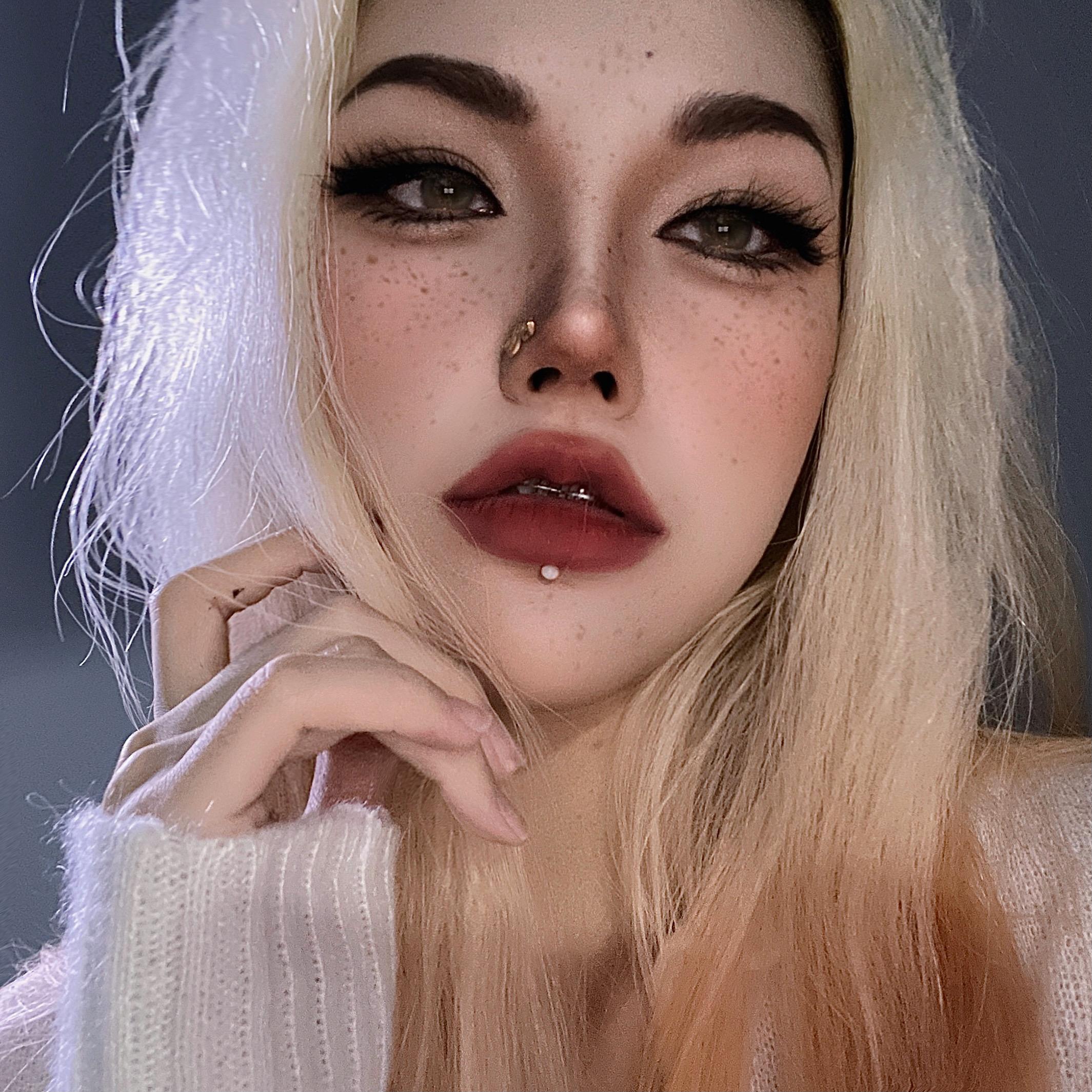 我想看看唇钉摘下后是什么样子的