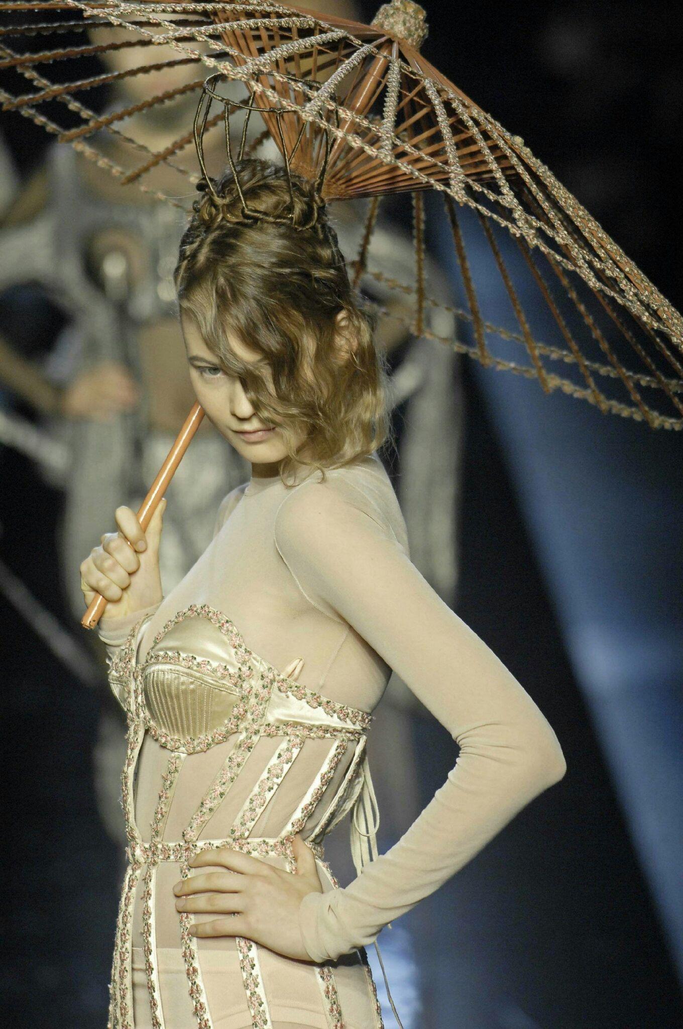 如何评价维秘天使小南瓜贝哈蒂·普林斯露(behati prinsloo)? - 知乎