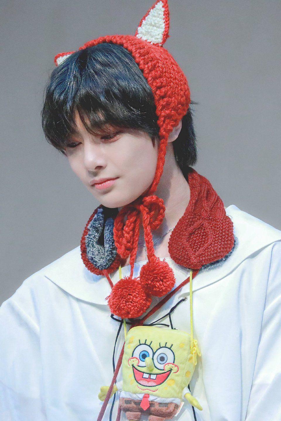 如何评价straykids成员梁精寅的长相