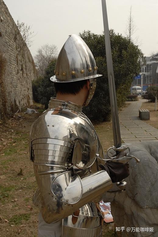 如果中世纪就出现了迅捷剑,那其他的剑如维京剑武装剑长剑会在战场上