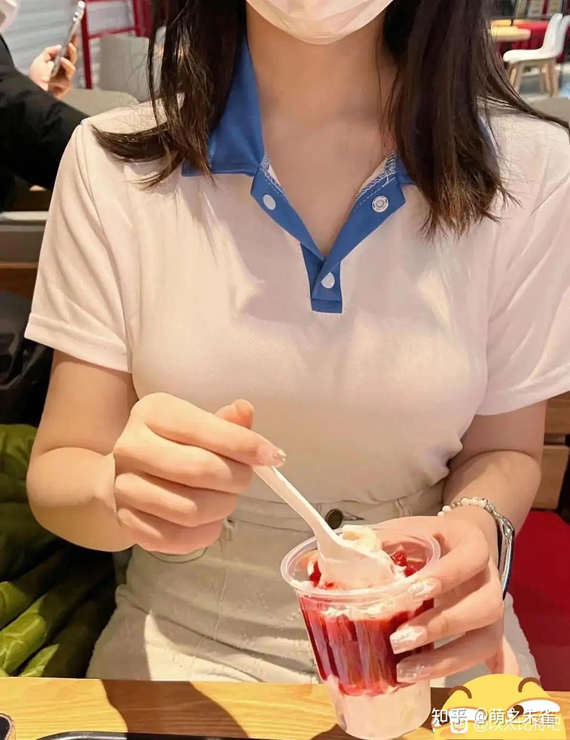 被班上女同学嘲笑胸大而且经常调侃我怎么办