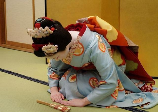 古代皇帝让文武百官及普通老百姓磕头是种变态行为吗? - 知乎