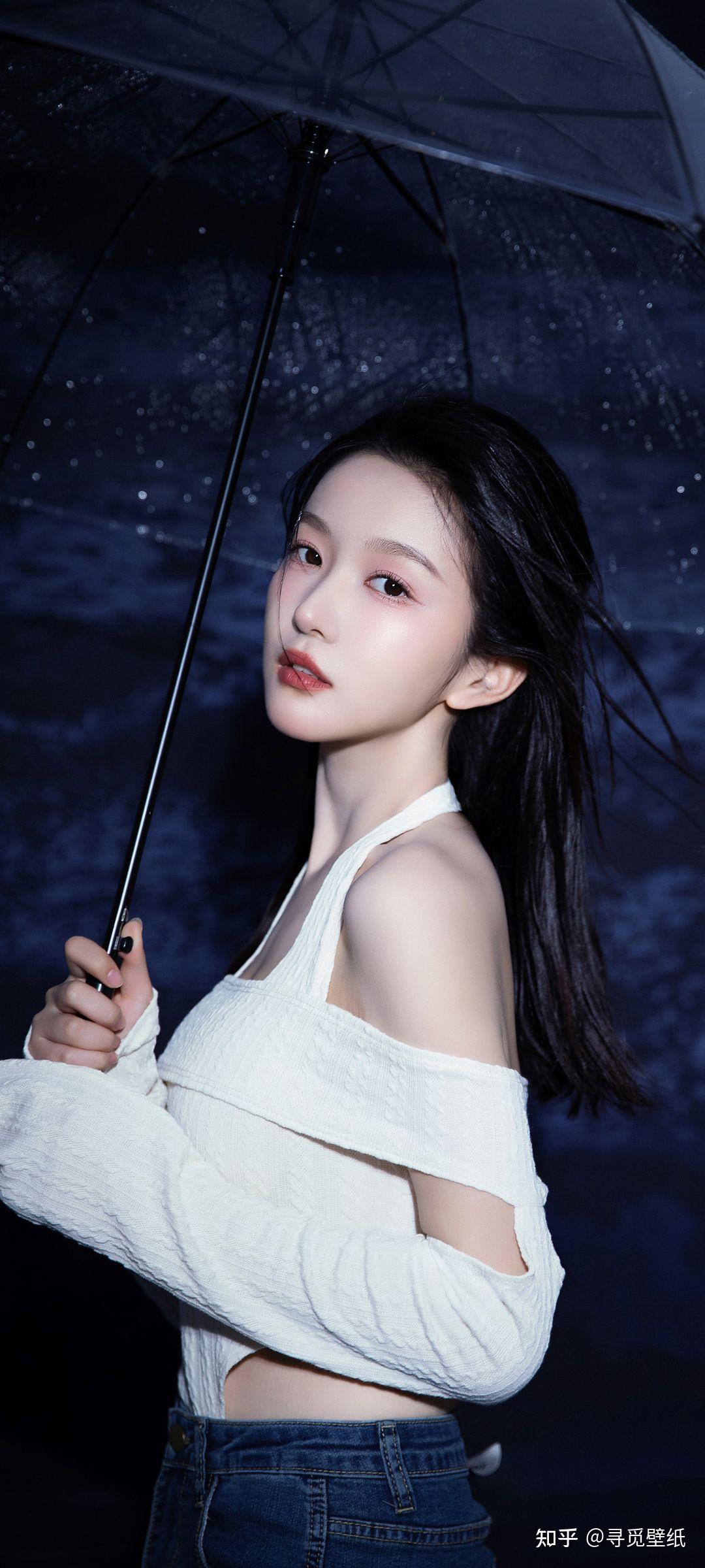 为什么刷抖音都是大胸的美女 现实生活中 却很少见这种身材呢? - 知乎