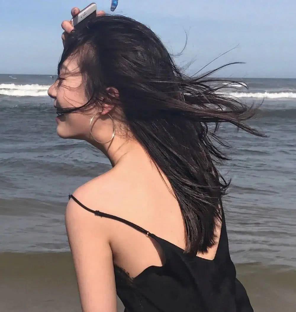有没有那种很潇洒的女生头像呀