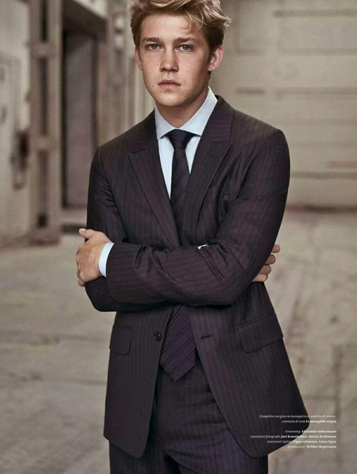 如何评价男主乔·阿尔文(joe alwyn)在《比利·林恩的中场战事》中的