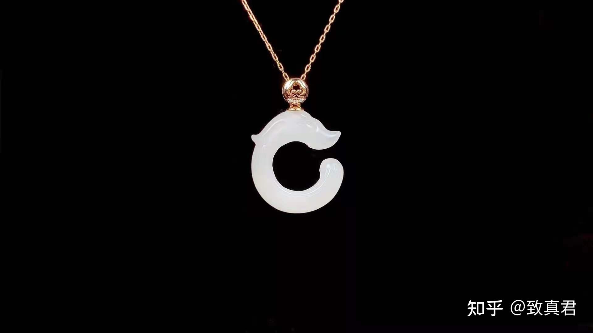 27岁女性适合戴铂金玉吊坠吗