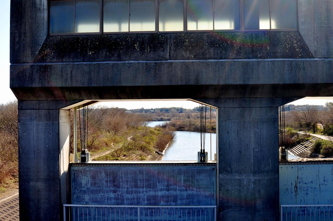 1. 闸门槽设计要点