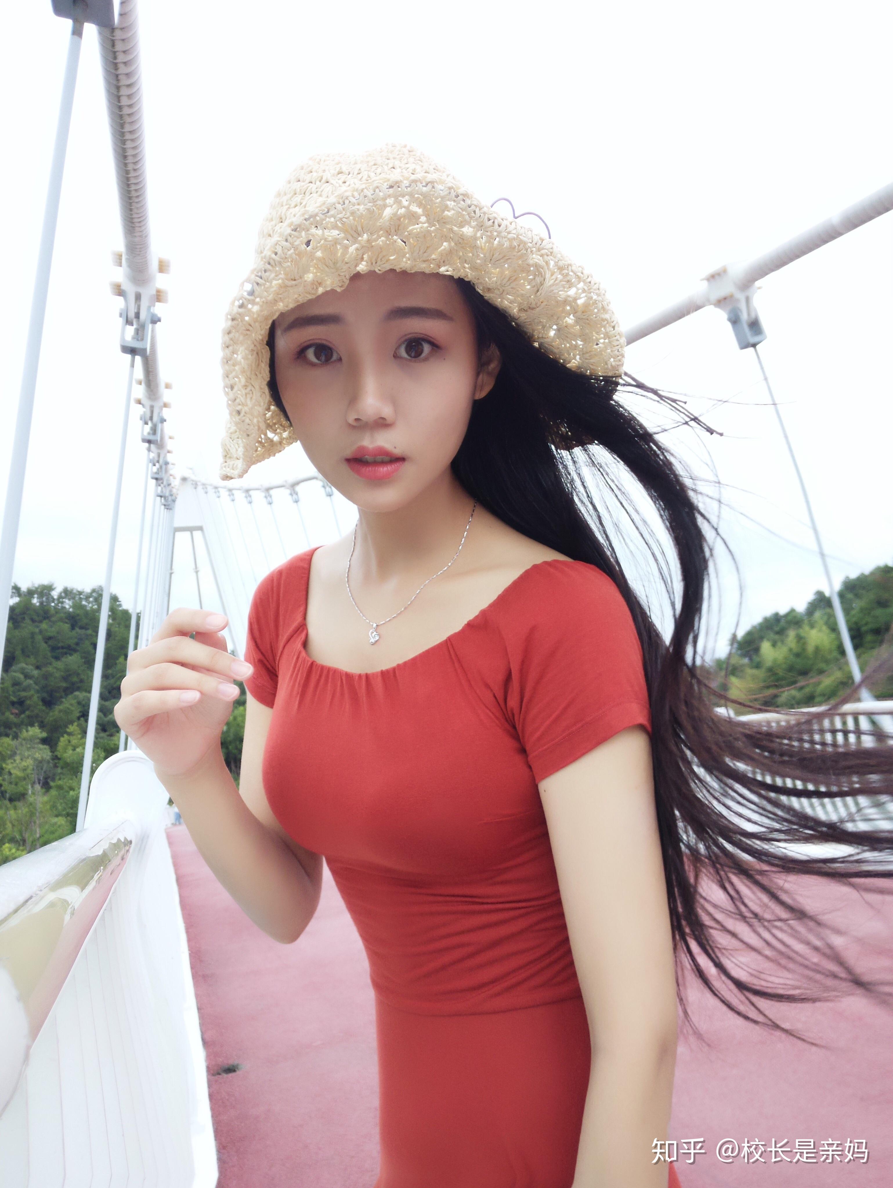 大胸女生如何穿衣搭配