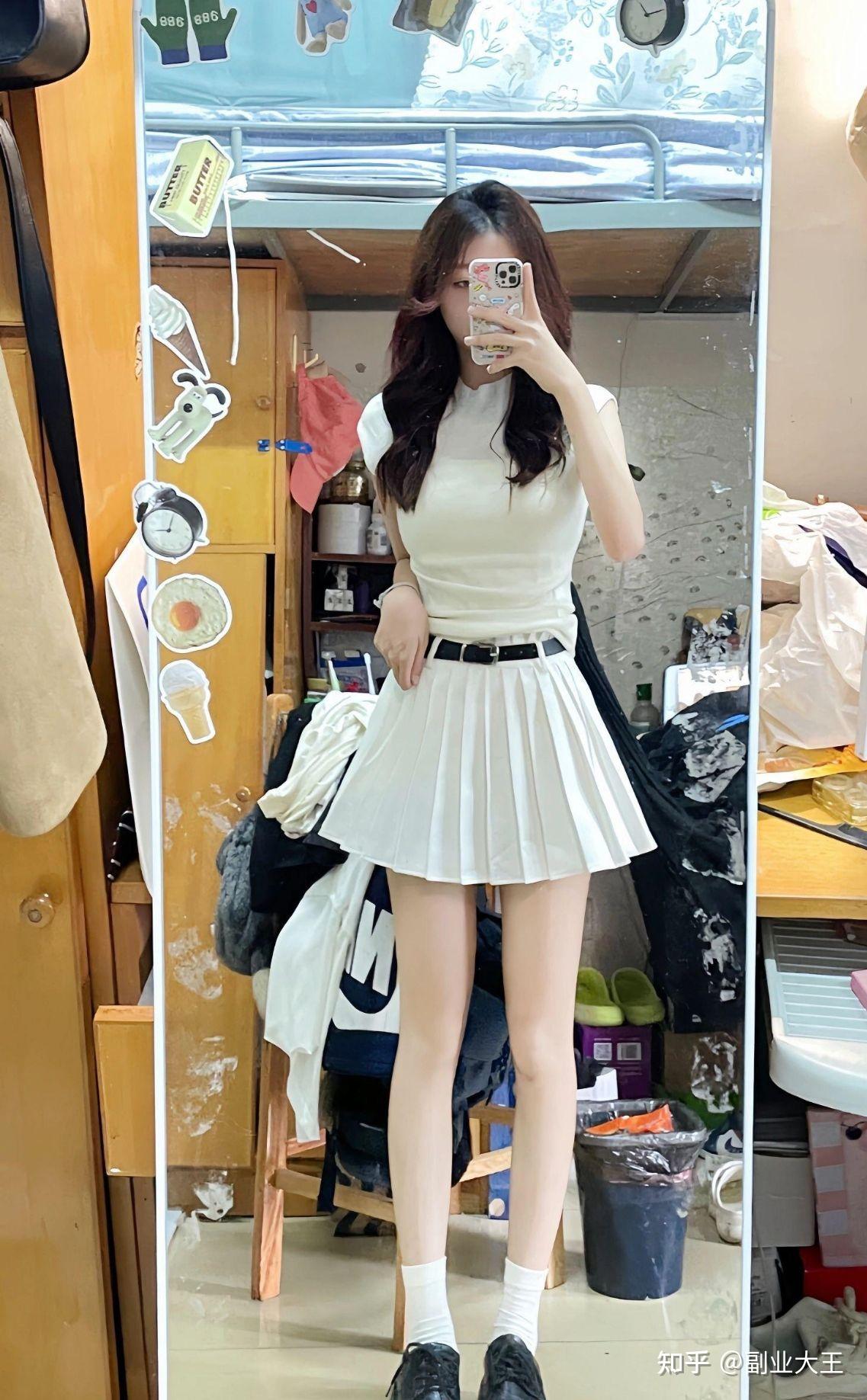 有什么衣服适合二十岁女大学生穿