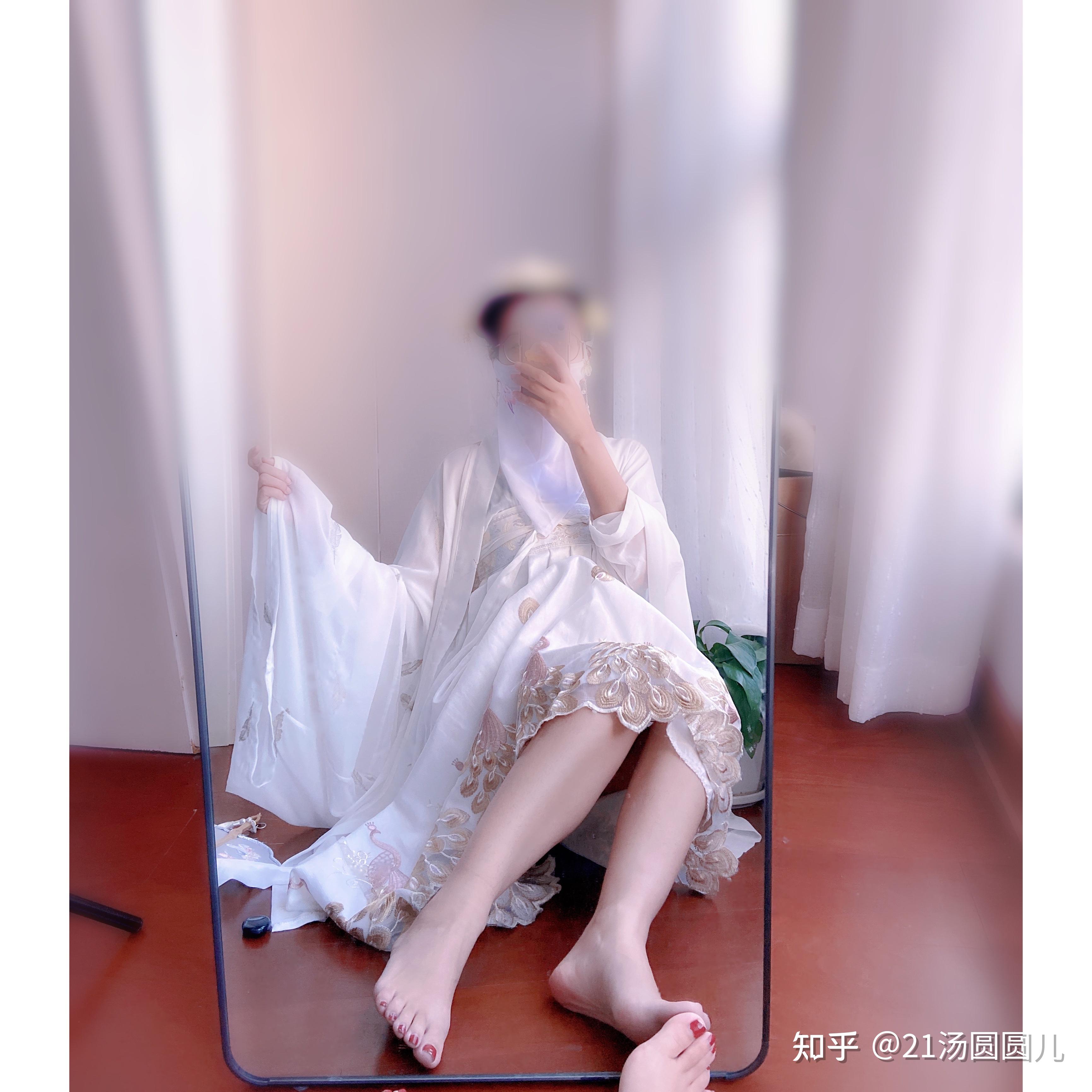 女生的脚背好看还是脚底好看