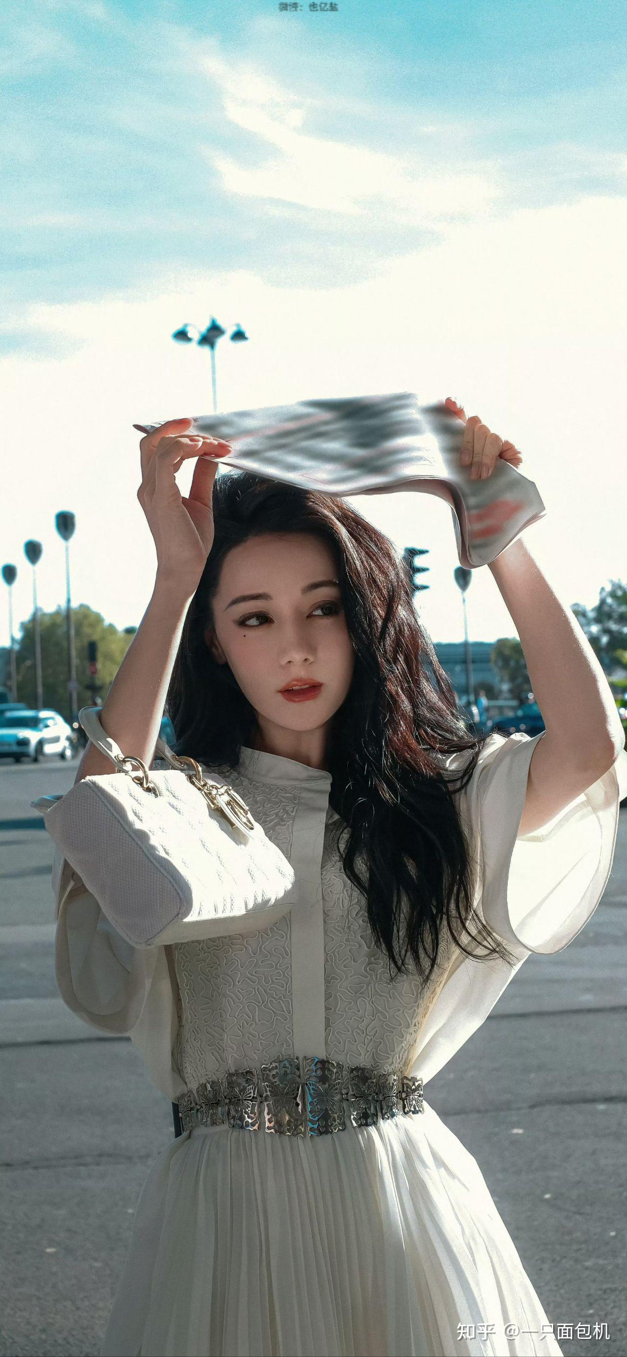 迪丽热巴巴黎时装周,对她的造型你有哪些评价? - 知乎