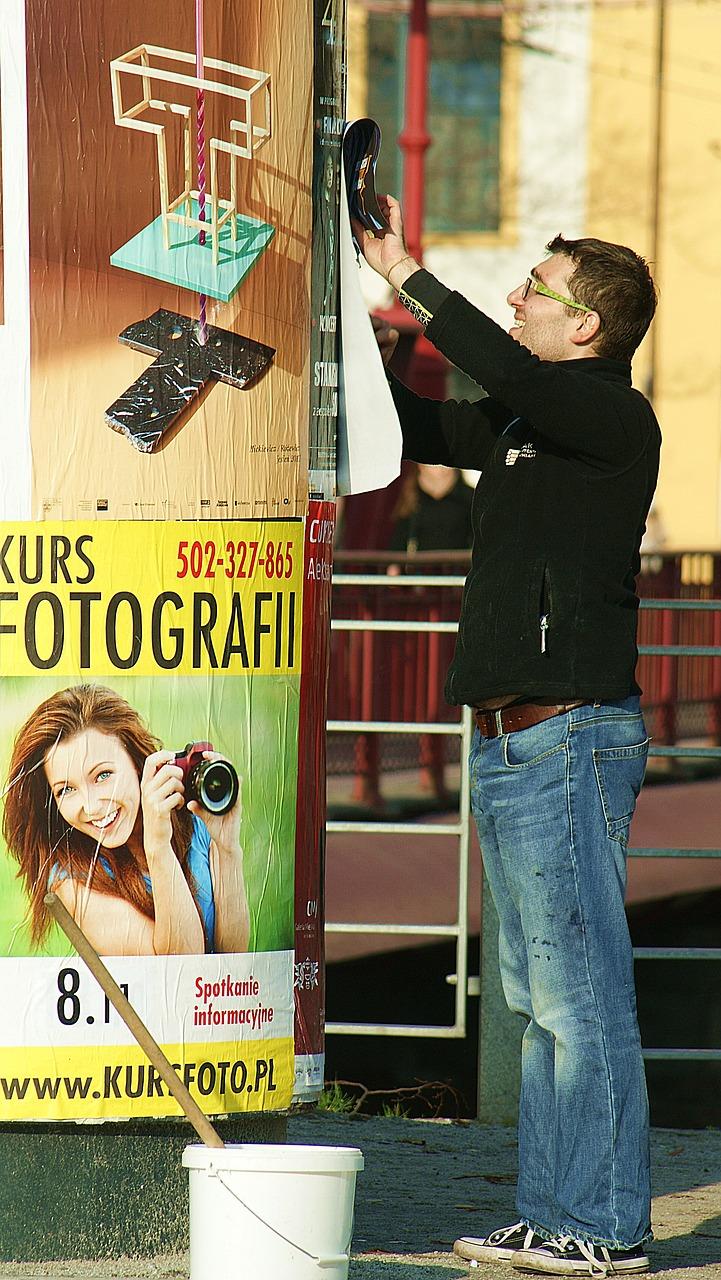 1. 房产宣传海报